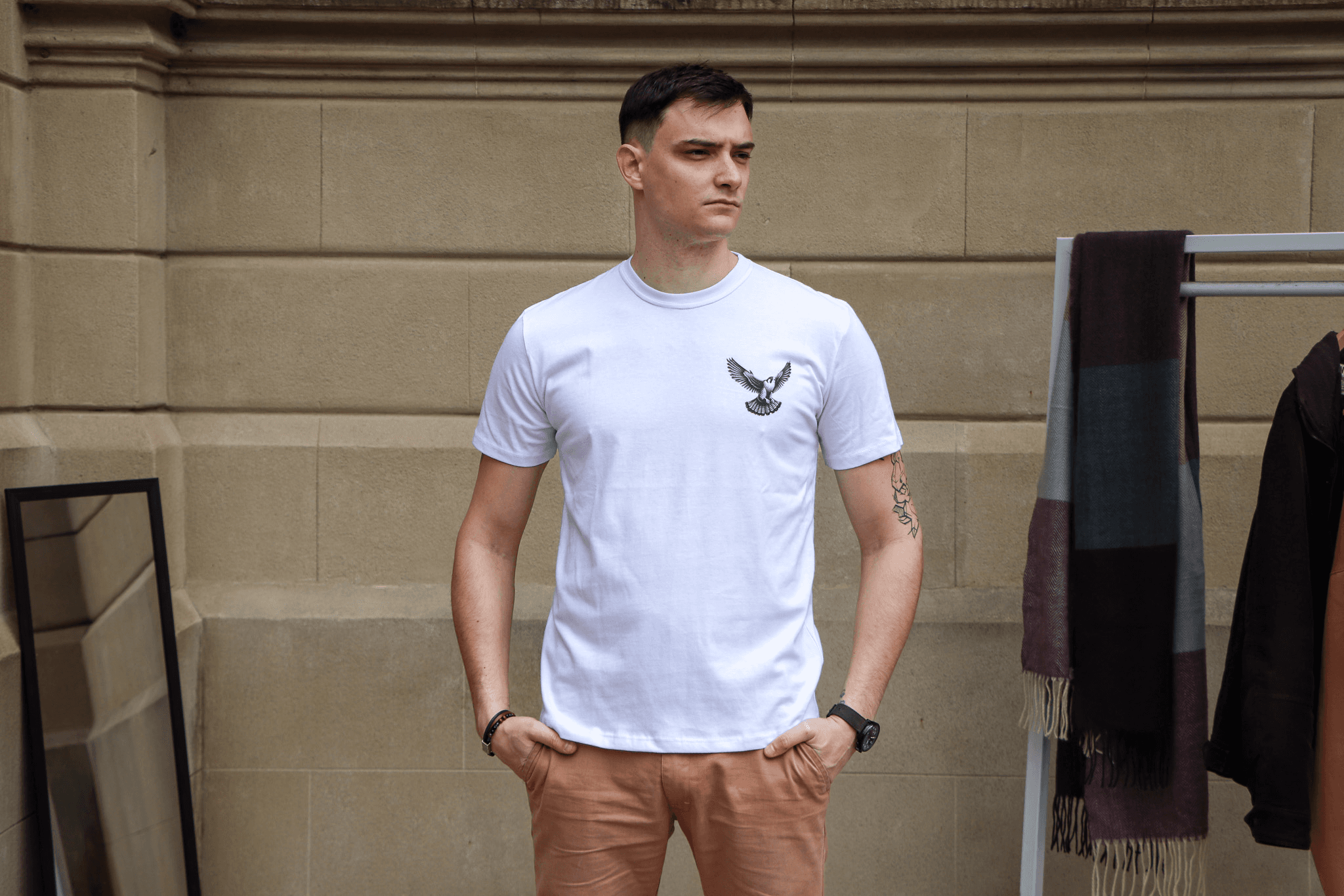 Remera Classic "FALCO" vista 4