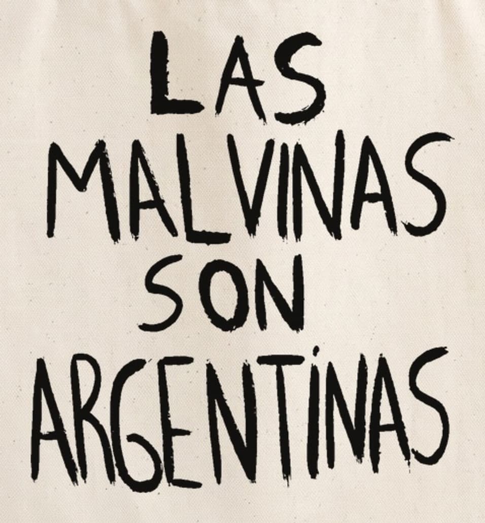 Las Malvinas son argentinas — detalle de la estampa sobre lona cruda