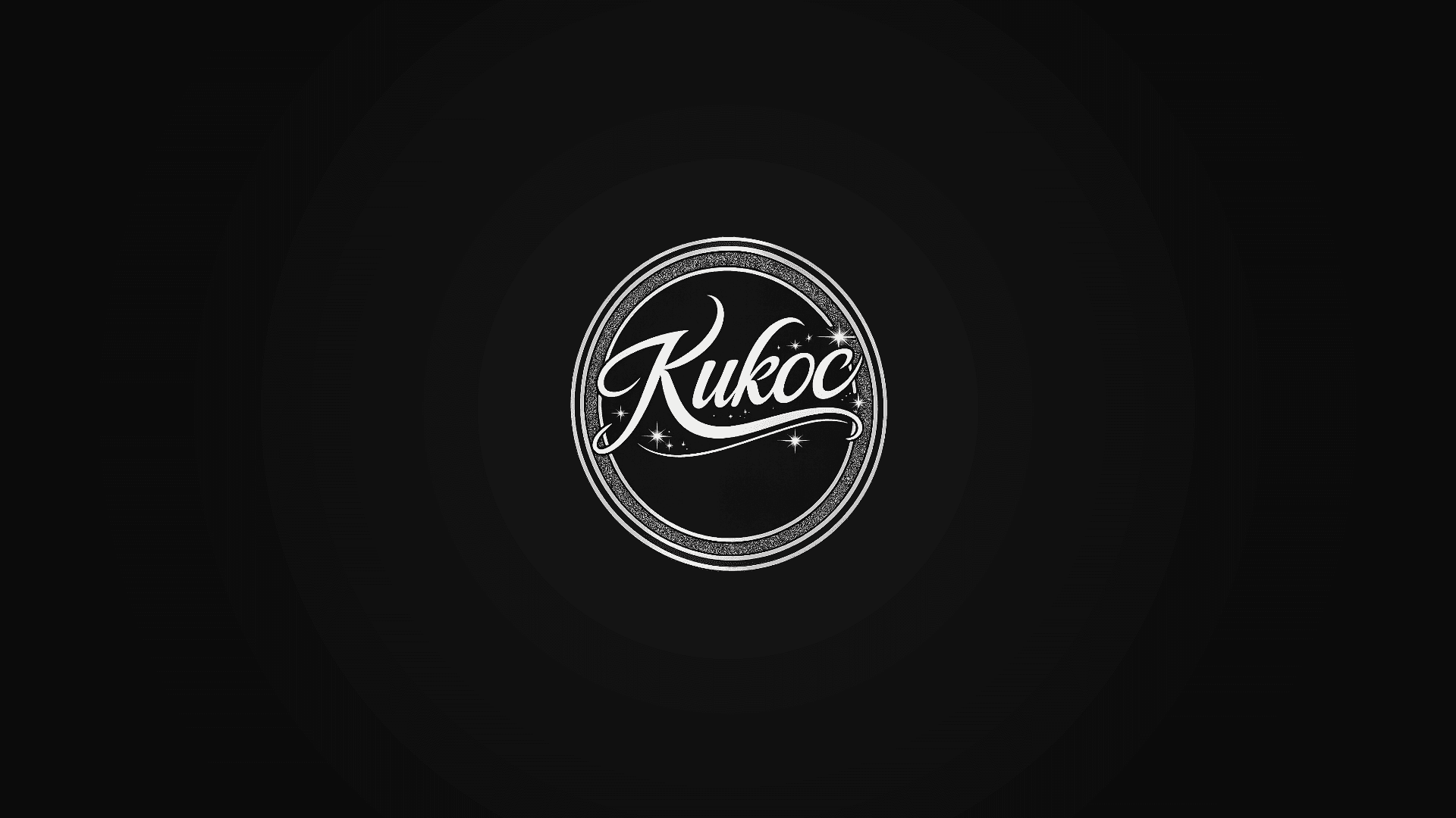 KUKOC · Remera Clásica Blanca - Lifestyle
