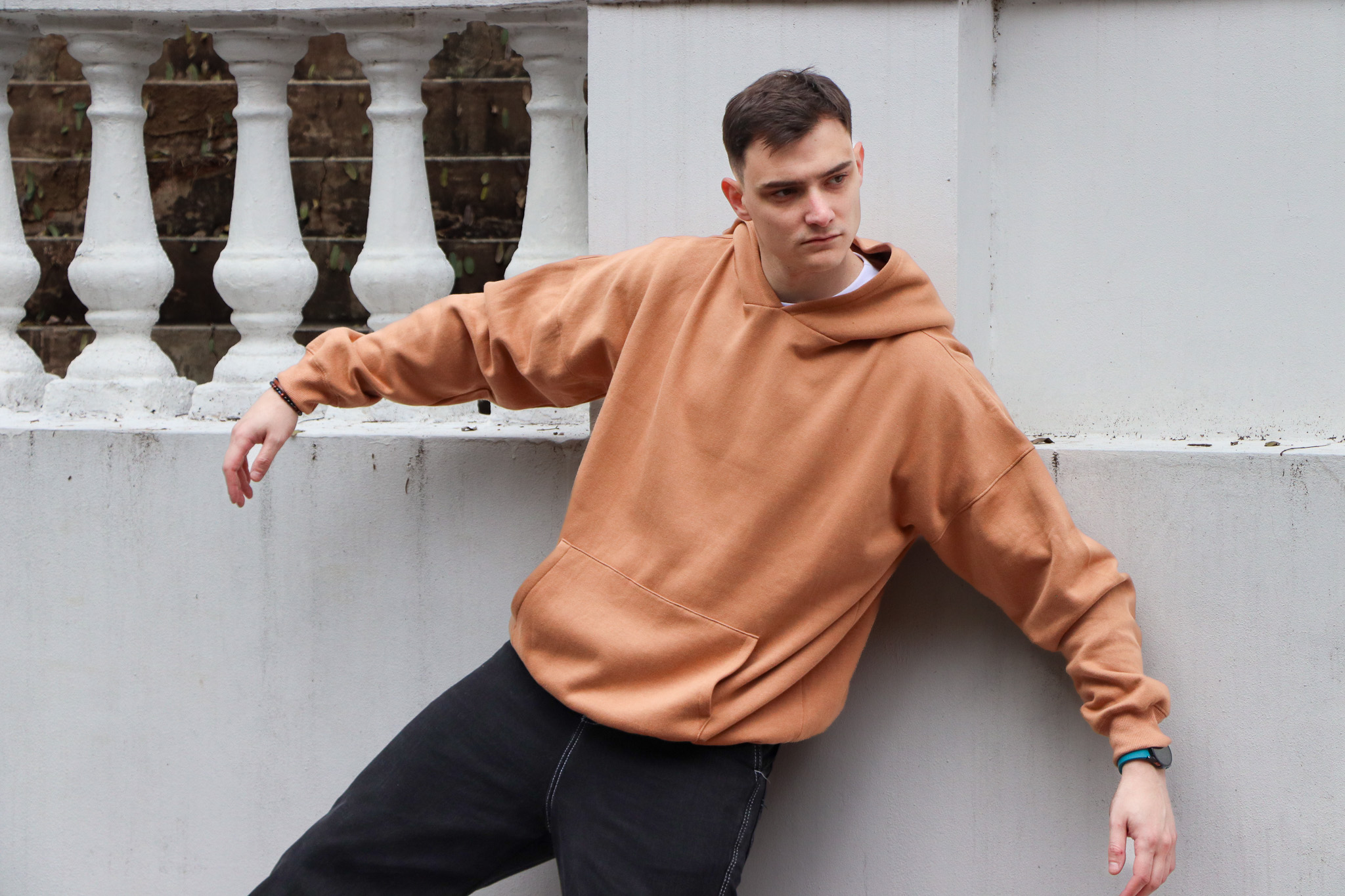 Astra Oversize Hoodie - Caramel - Lifestyle 1