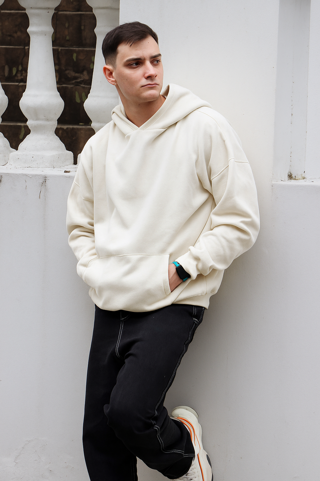 Astra Oversize Hoodie - Crema - Lifestyle 1