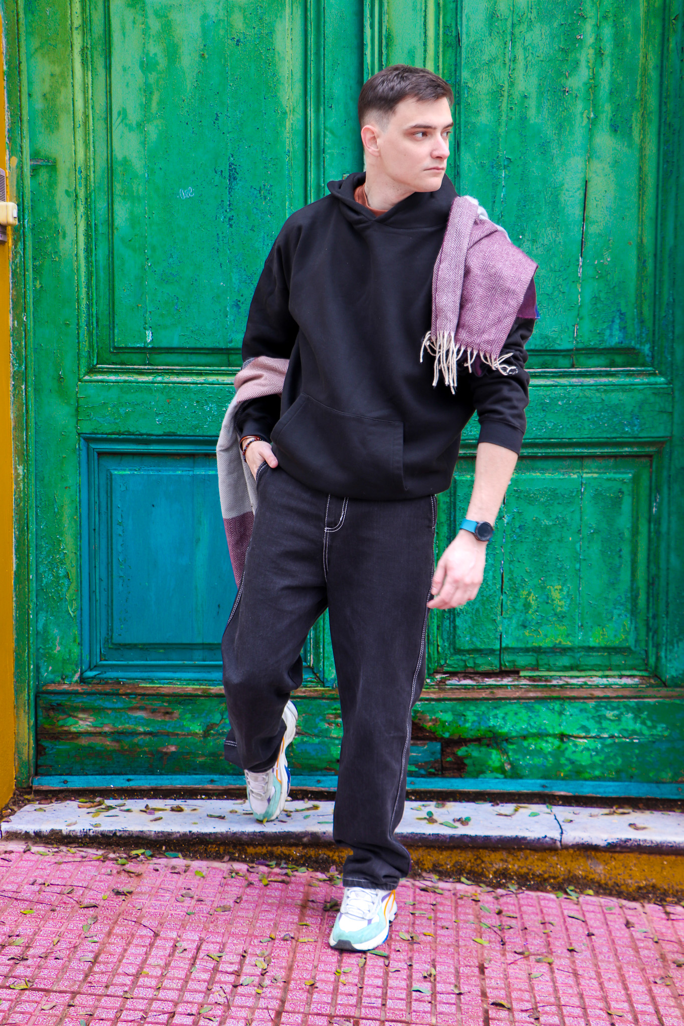 Astra Oversize Hoodie - Negro - Lifestyle 2