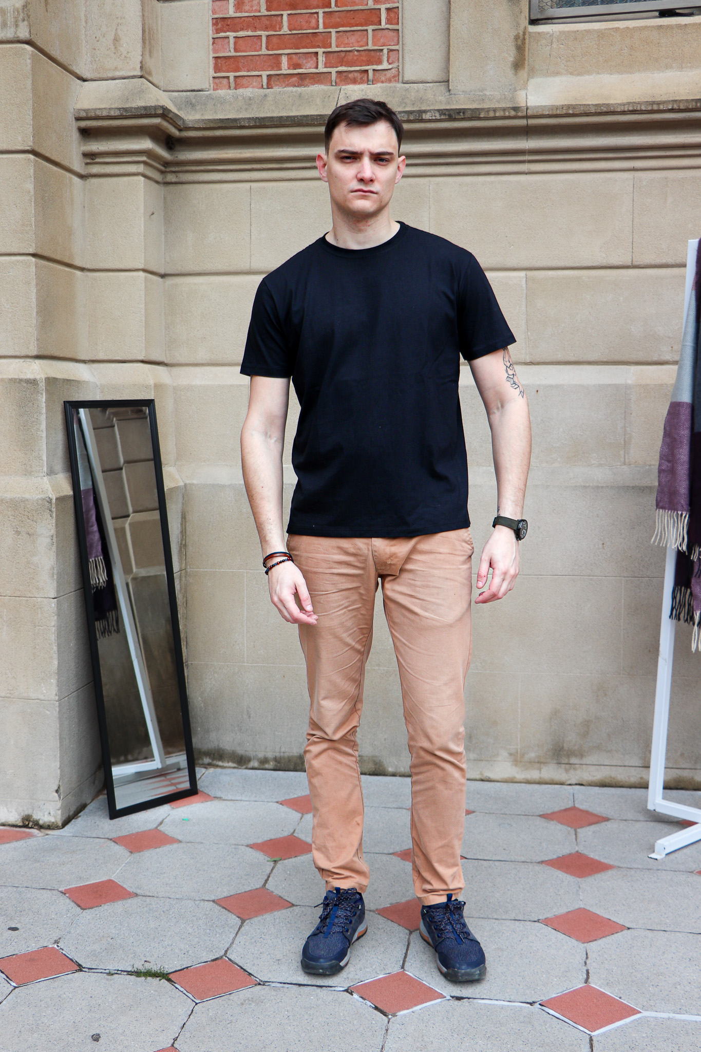 Aldea Classic Fit T-Shirt - Negro - Lifestyle 2