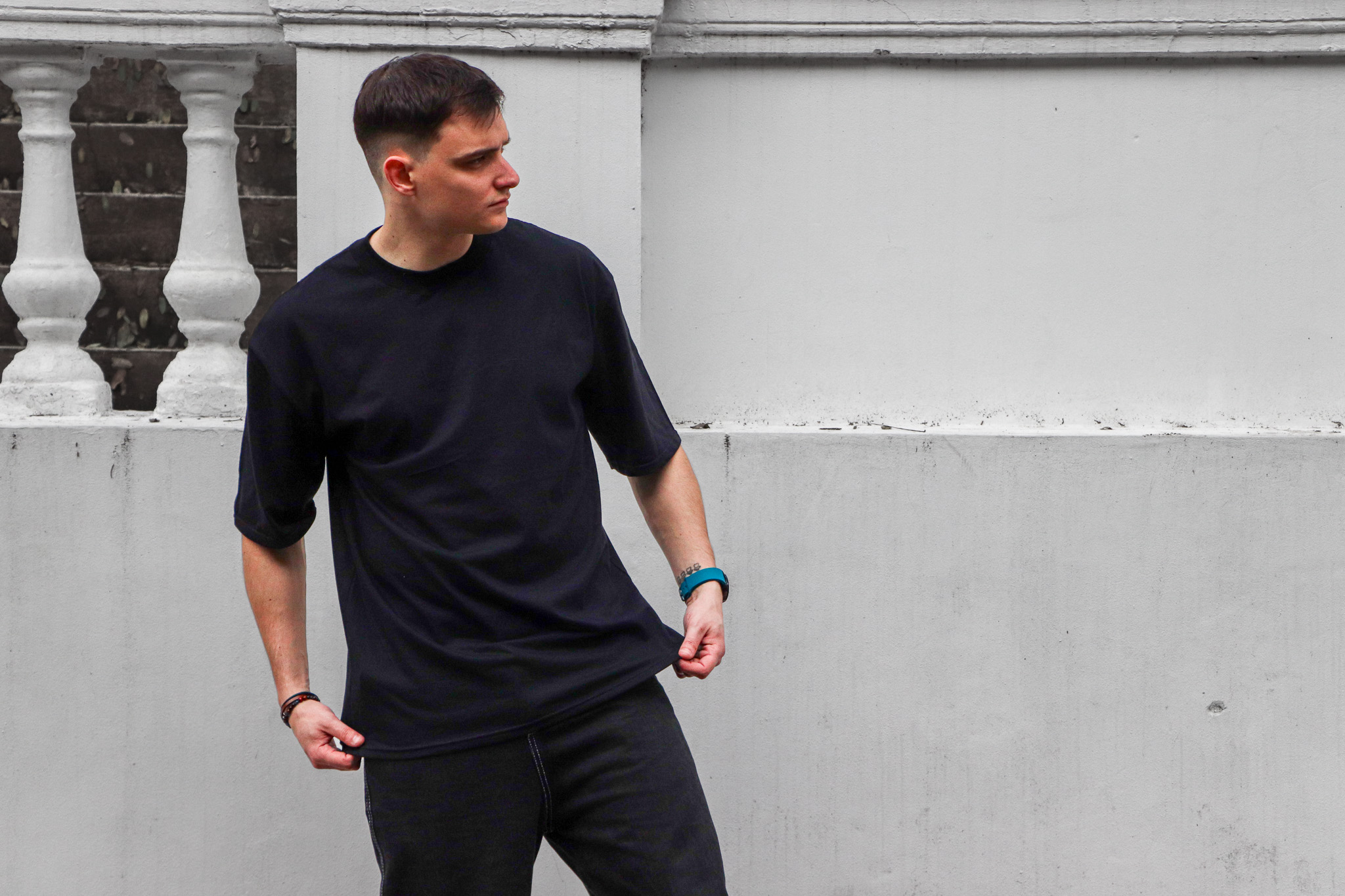 Aura Oversize T-Shirt - Negro - Lifestyle 2